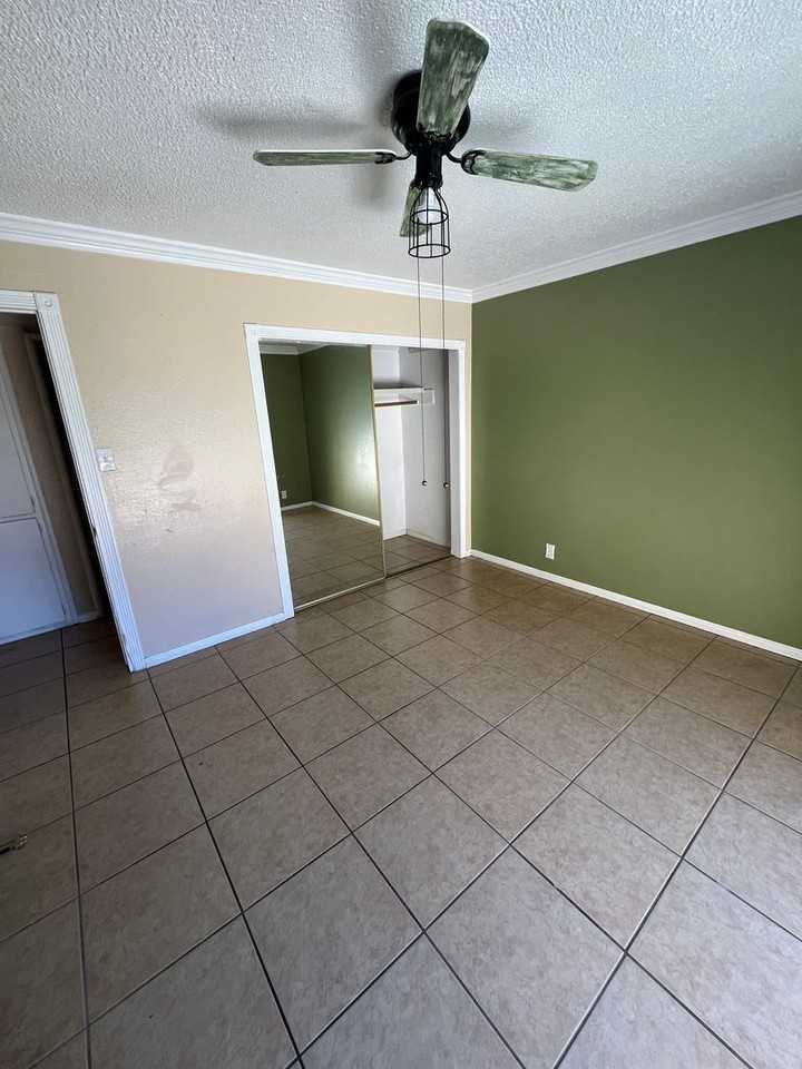 427 N Santa Ana St - Photo 7 of 8