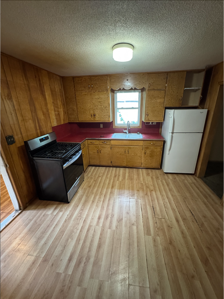 1424 Norwood St - Photo 2 of 7