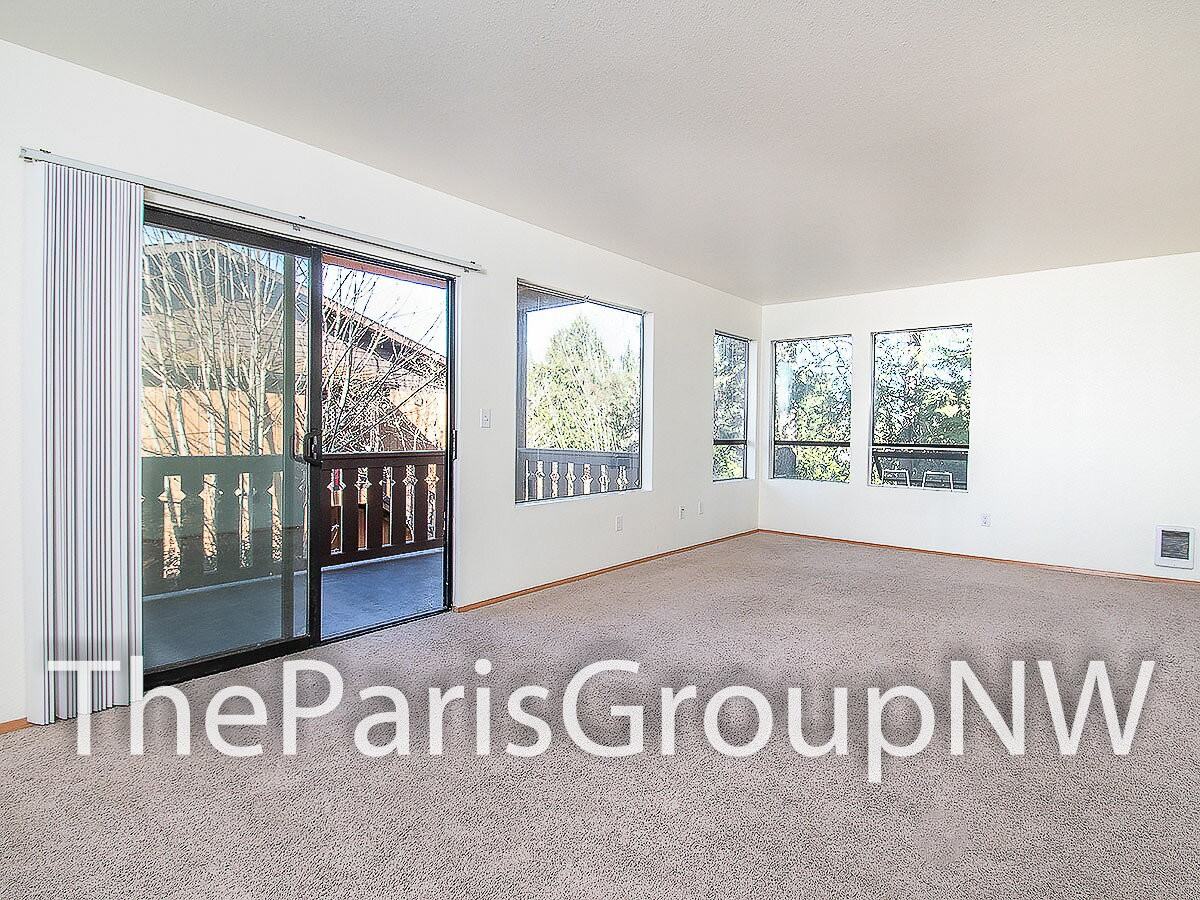 2106 S 107th St - Photo 3 of 24