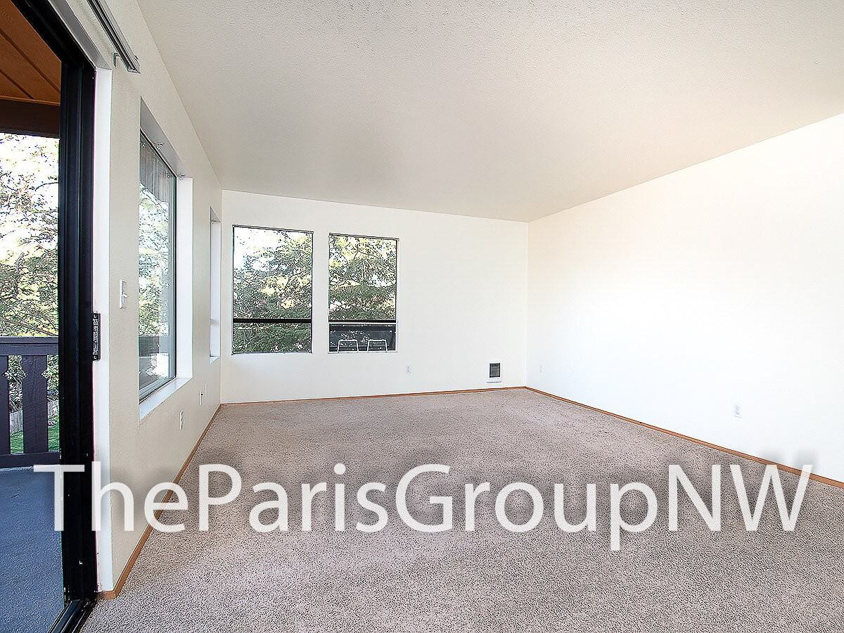 2106 S 107th St - Photo 4 of 24