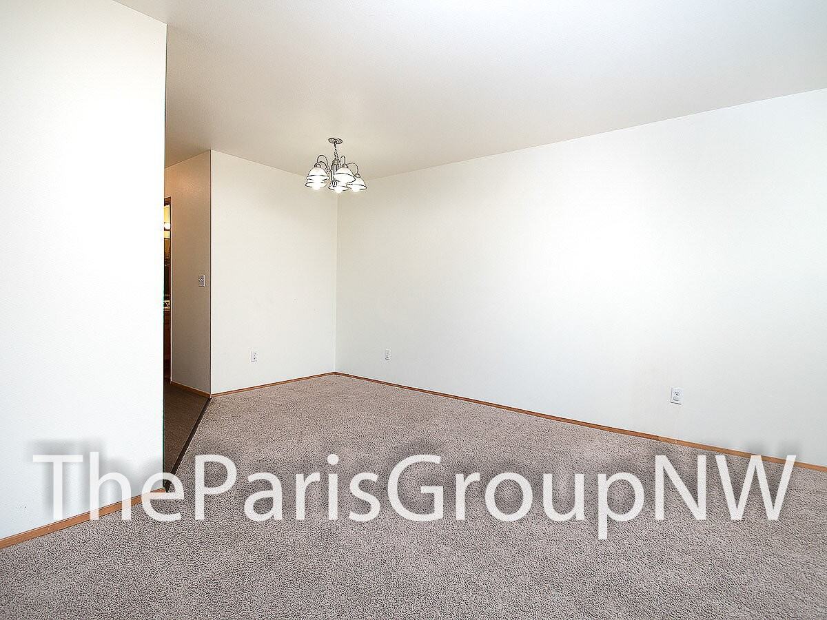 2106 S 107th St - Photo 7 of 24