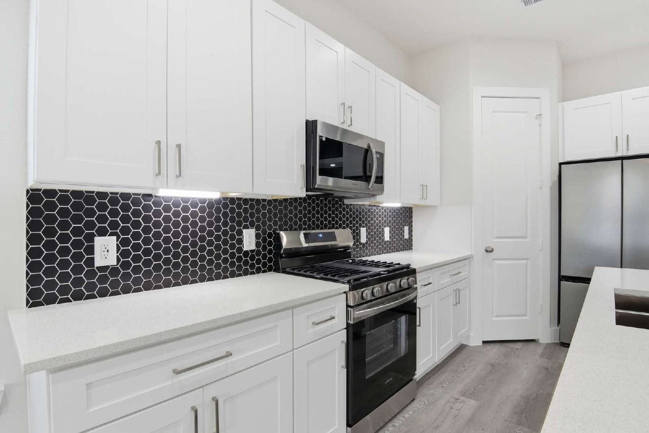 727 South Victory Drive Unit B - Photo 6 of 32