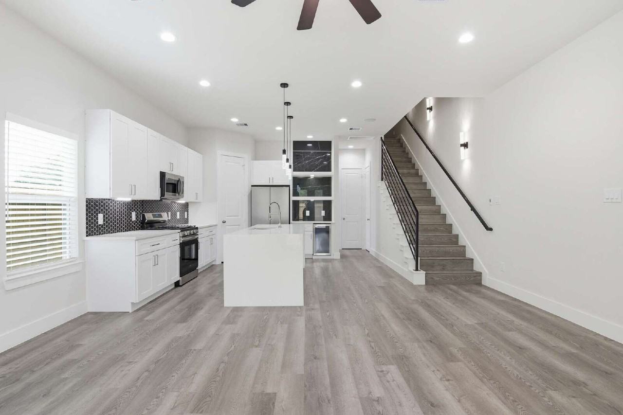 727 South Victory Drive Unit B - Photo 7 of 32