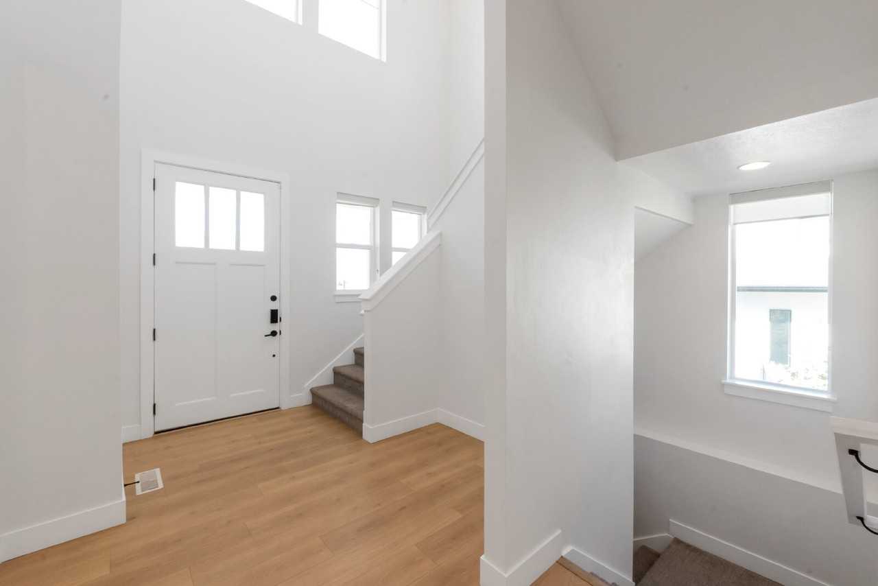 1916 W Oakridge Dr - Photo 5 of 50