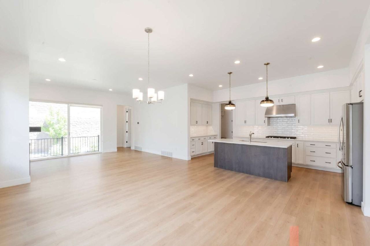 1916 W Oakridge Dr - Photo 7 of 50