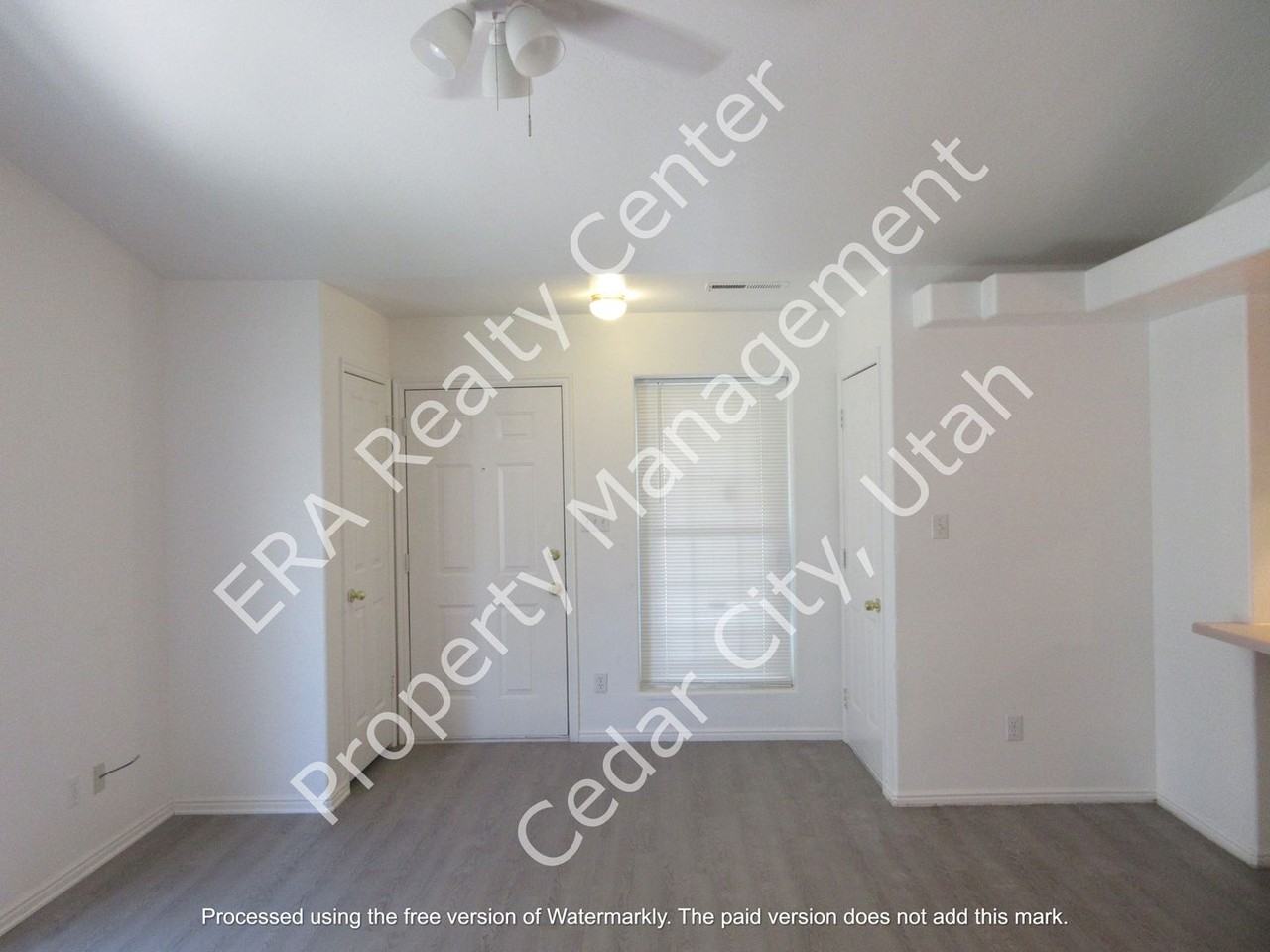 527 E 2015 N - Photo 3 of 25