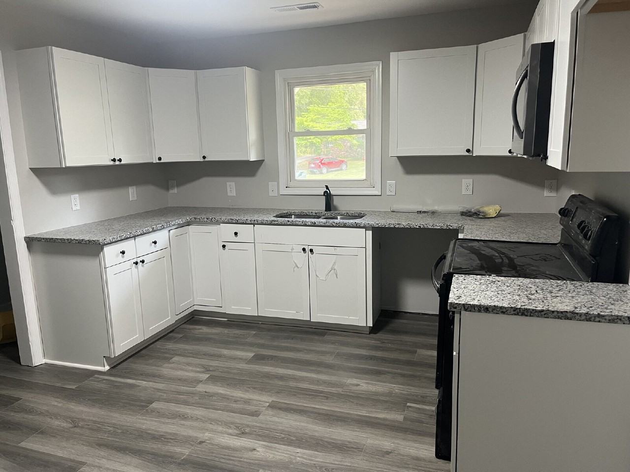 4749 Eastwin Dr - Photo 2 of 10