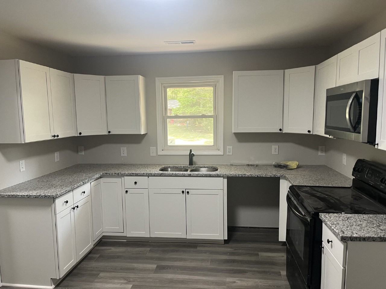 4749 Eastwin Dr - Photo 4 of 10