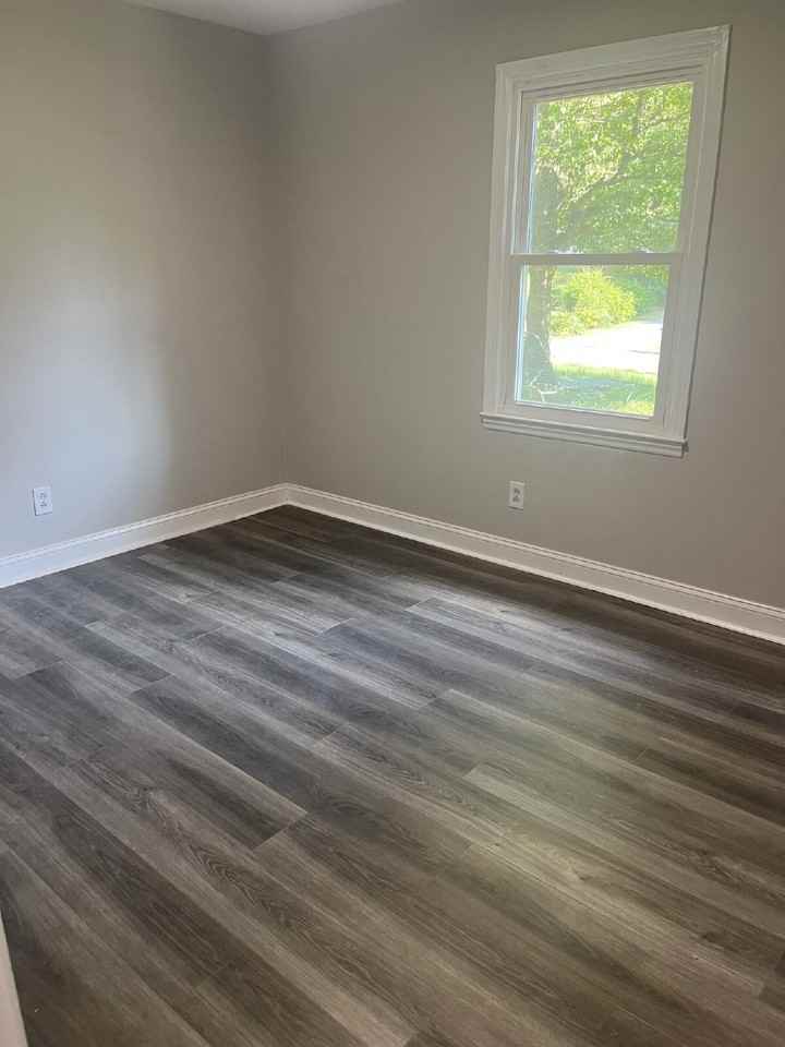 4749 Eastwin Dr - Photo 5 of 10