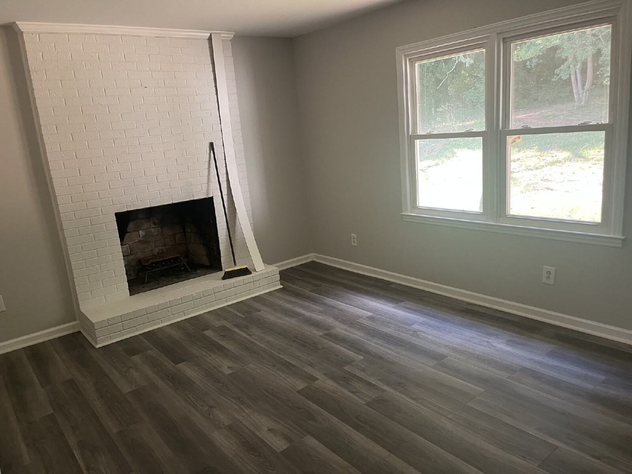 4749 Eastwin Dr - Photo 6 of 10
