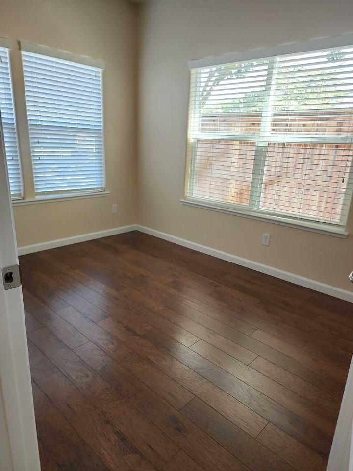 339 Ensenada Dr - Photo 2 of 8