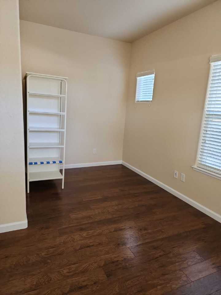 339 Ensenada Dr - Photo 3 of 8