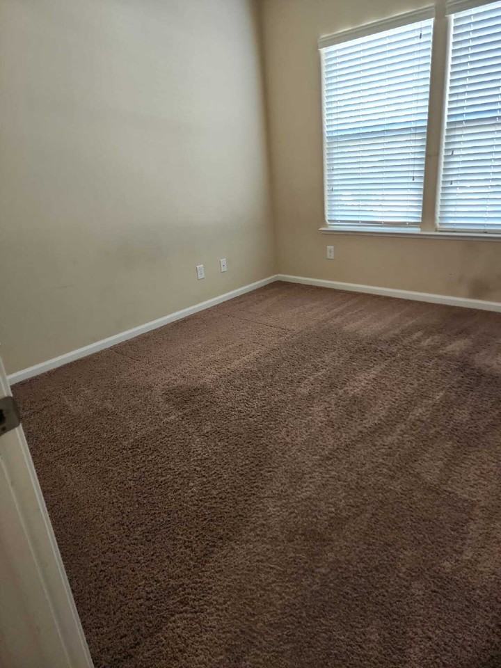 339 Ensenada Dr - Photo 4 of 8