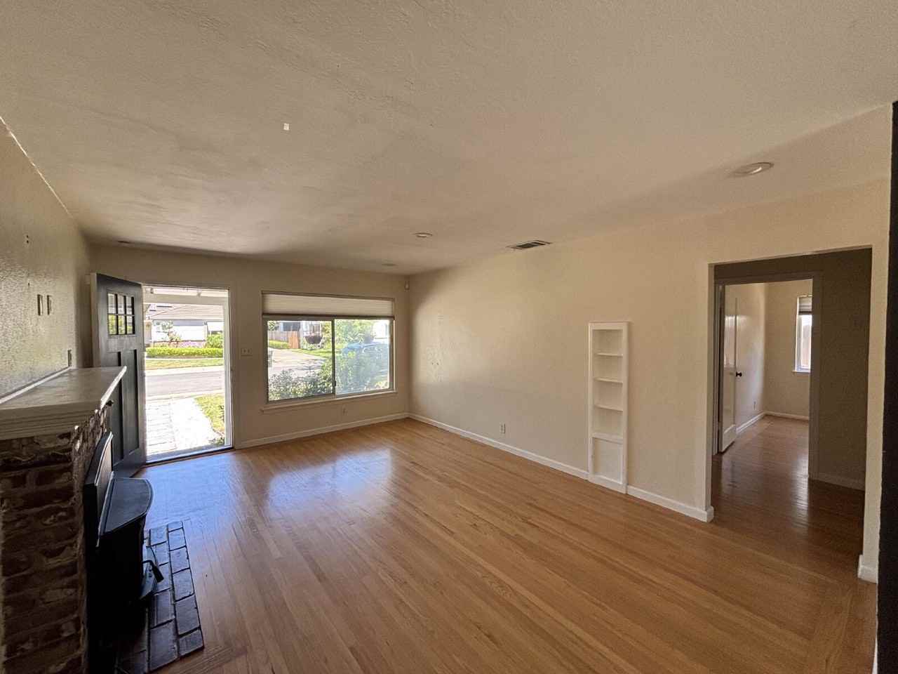 1110 Sherburn Ave - Photo 5 of 18