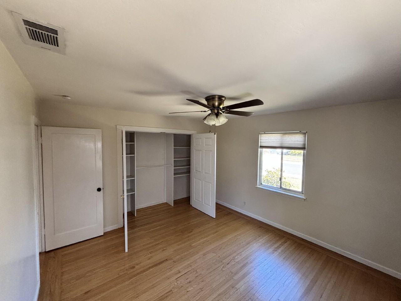 1110 Sherburn Ave - Photo 6 of 18