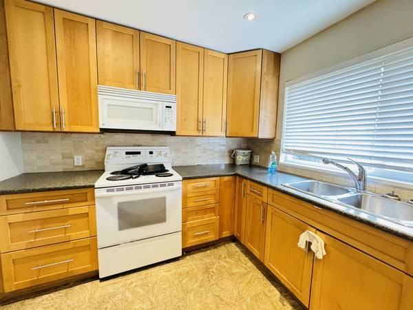 8400 Fairhurst Road - Photo 2 of 16