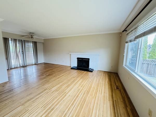 8400 Fairhurst Road - Photo 4 of 16