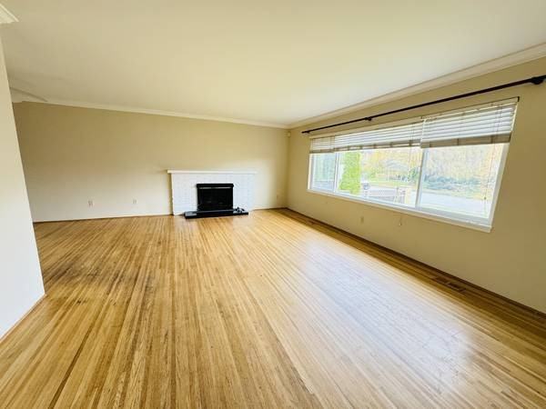 8400 Fairhurst Road - Photo 5 of 16