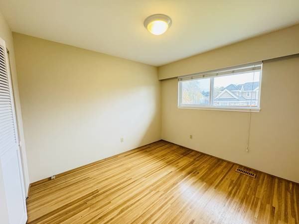 8400 Fairhurst Road - Photo 6 of 16