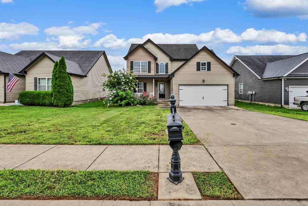 563 Falkland Cir - Photo 2 of 39
