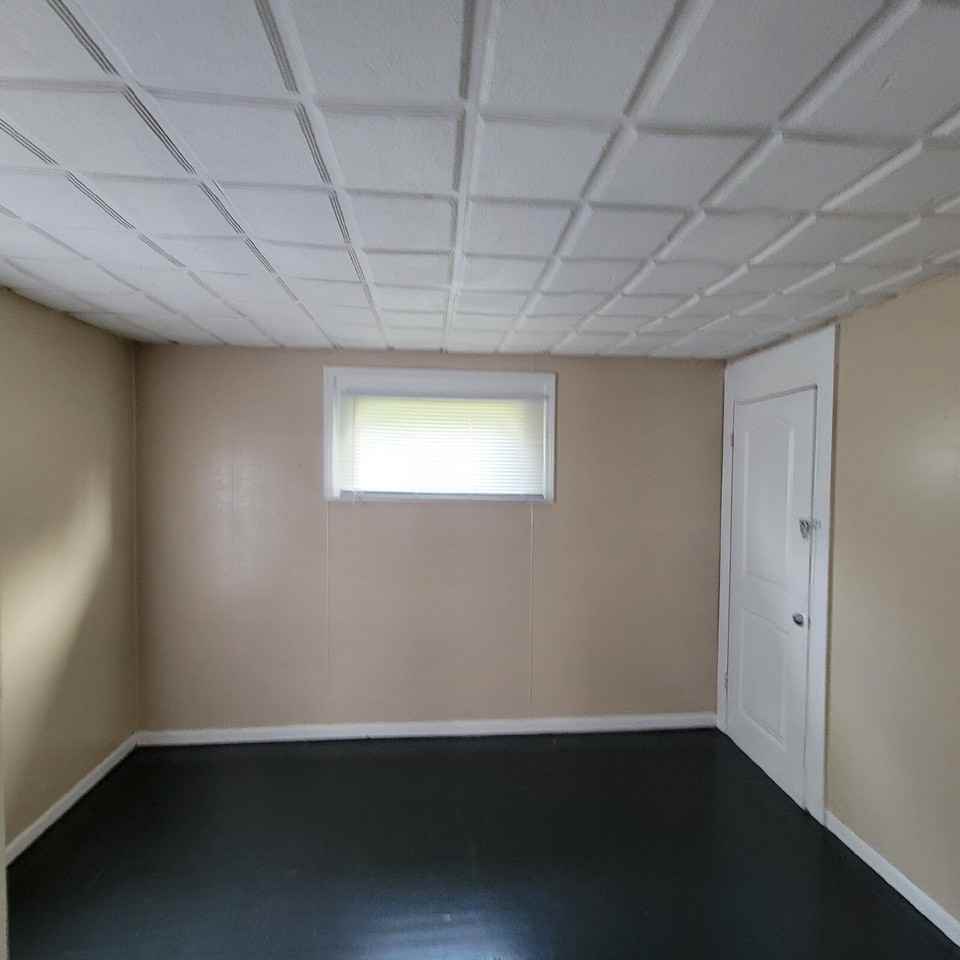 351 S Gray St - Photo 2 of 7