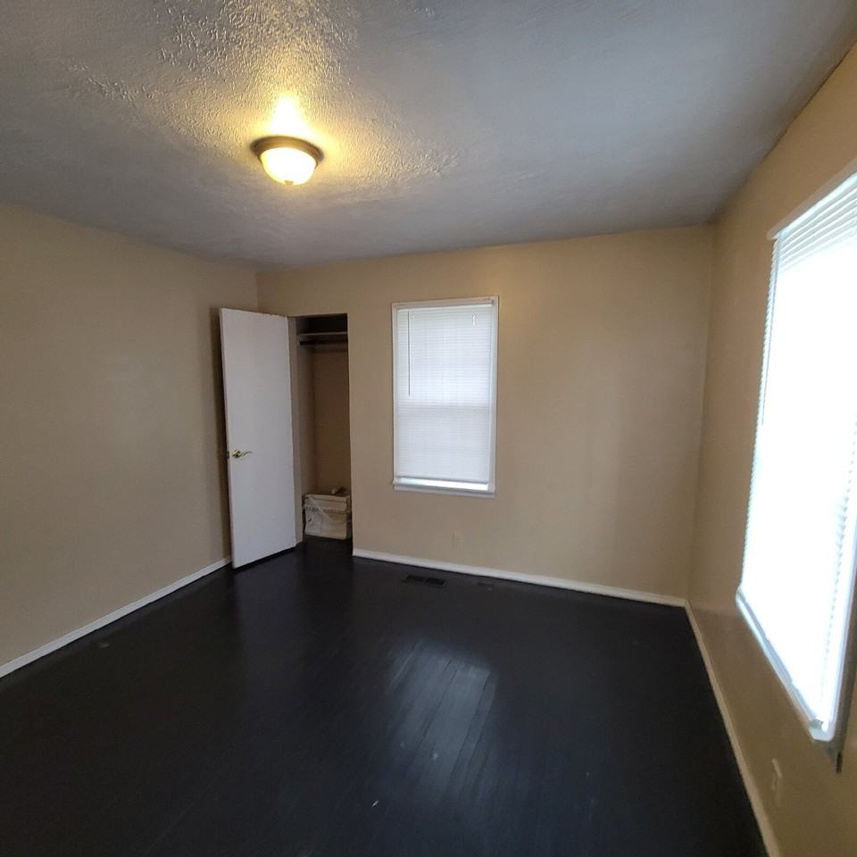 351 S Gray St - Photo 4 of 7