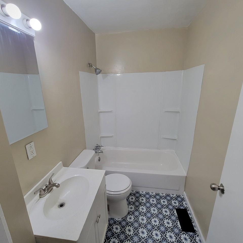 351 S Gray St - Photo 5 of 7