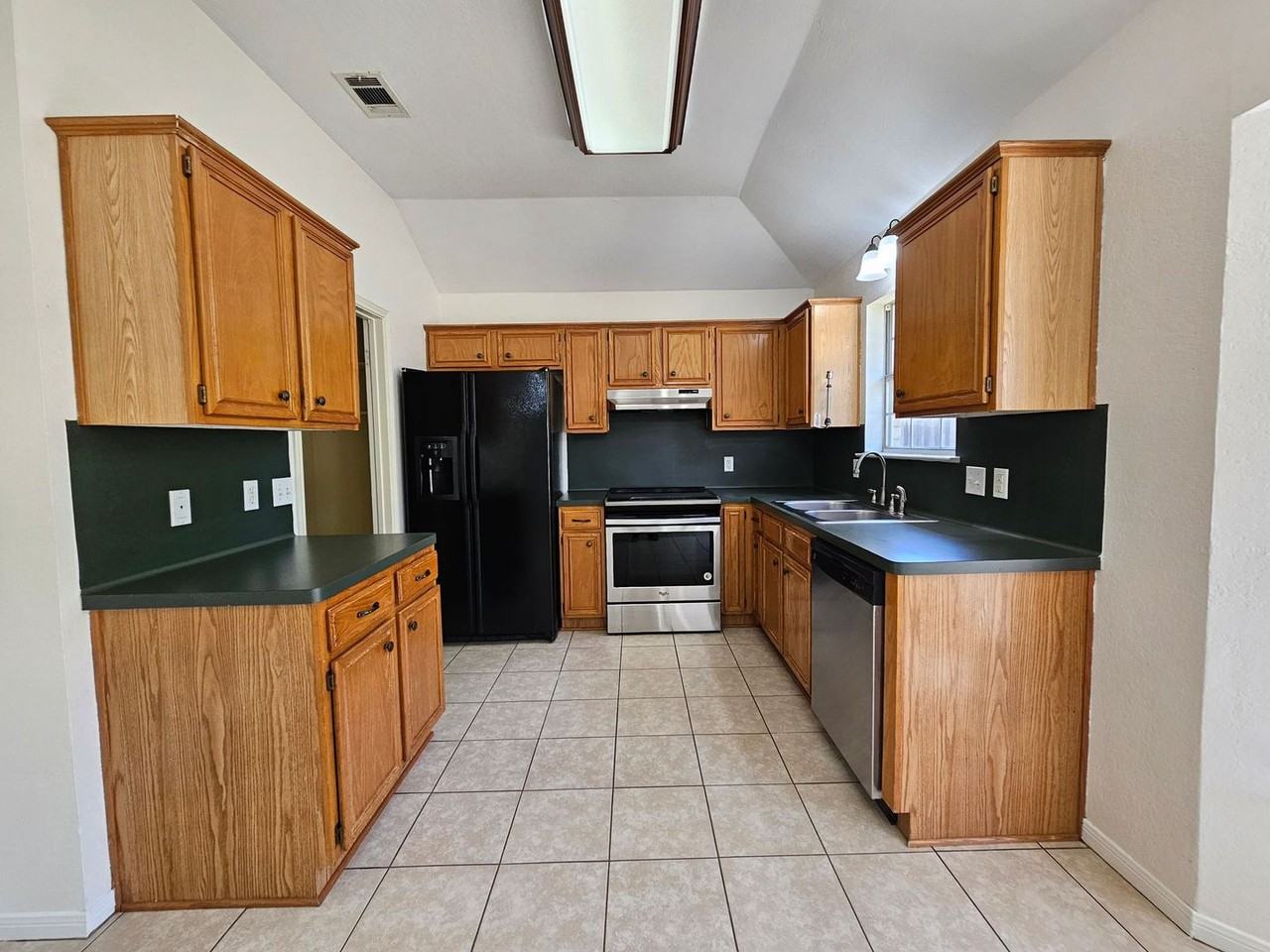 4211 Breckenridge Dr - Photo 3 of 20