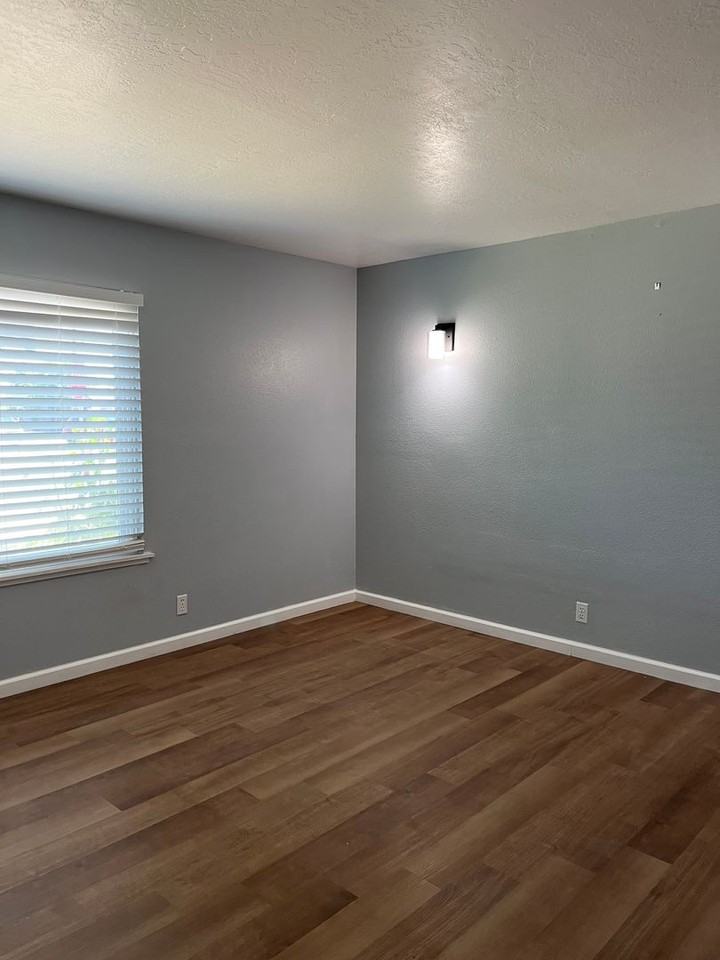 401 N Santa Ana St - Photo 2 of 30