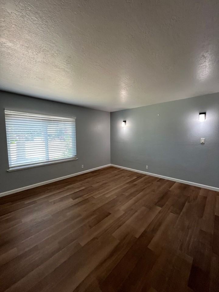 401 N Santa Ana St - Photo 3 of 30