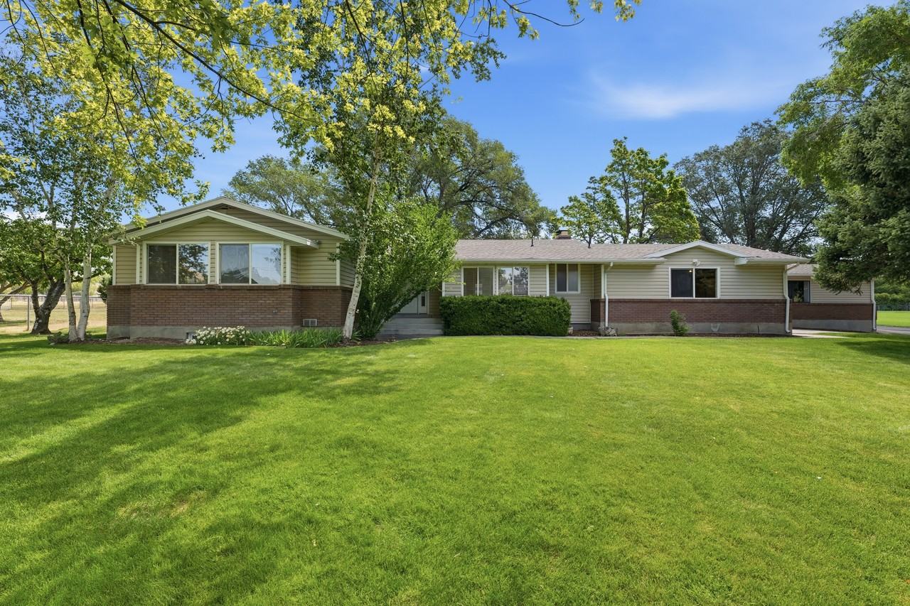 10460 N 6000 W - Photo 2 of 36