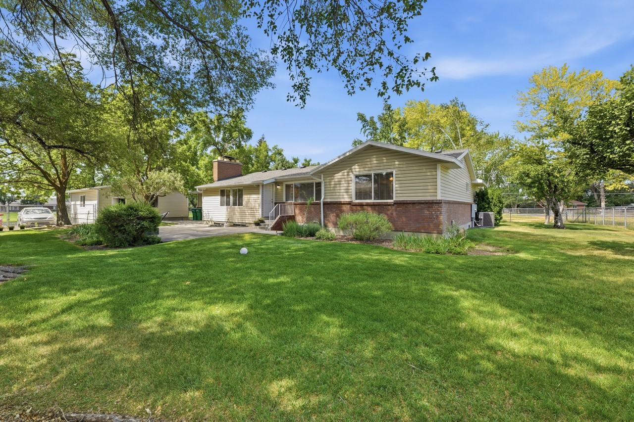 10460 N 6000 W - Photo 4 of 36