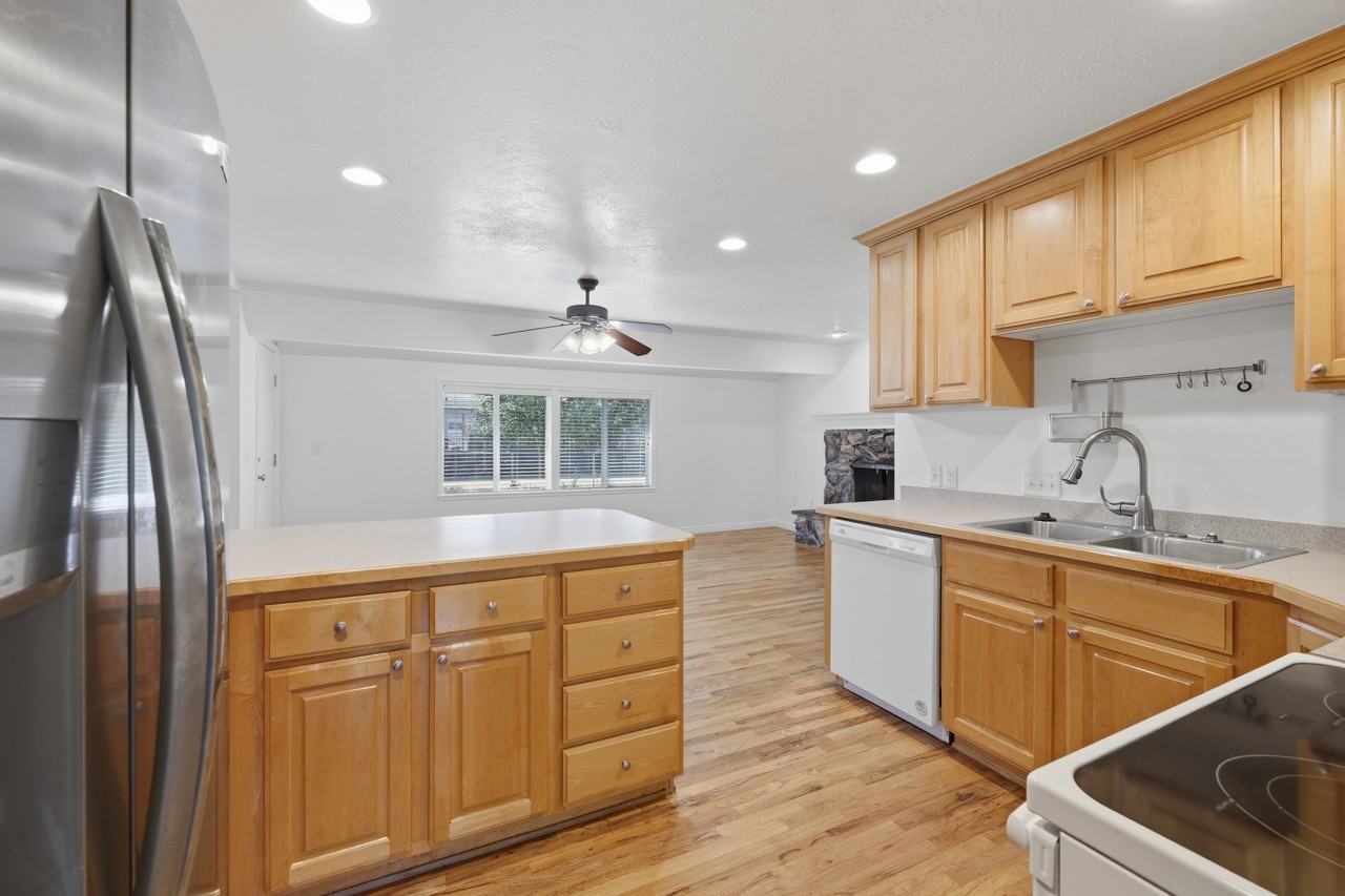 10460 N 6000 W - Photo 6 of 36