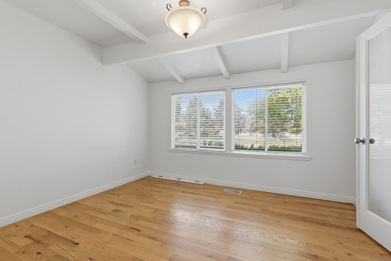 10460 N 6000 W - Photo 7 of 36