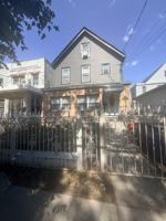 featured image of 3708 Dyre Ave #1