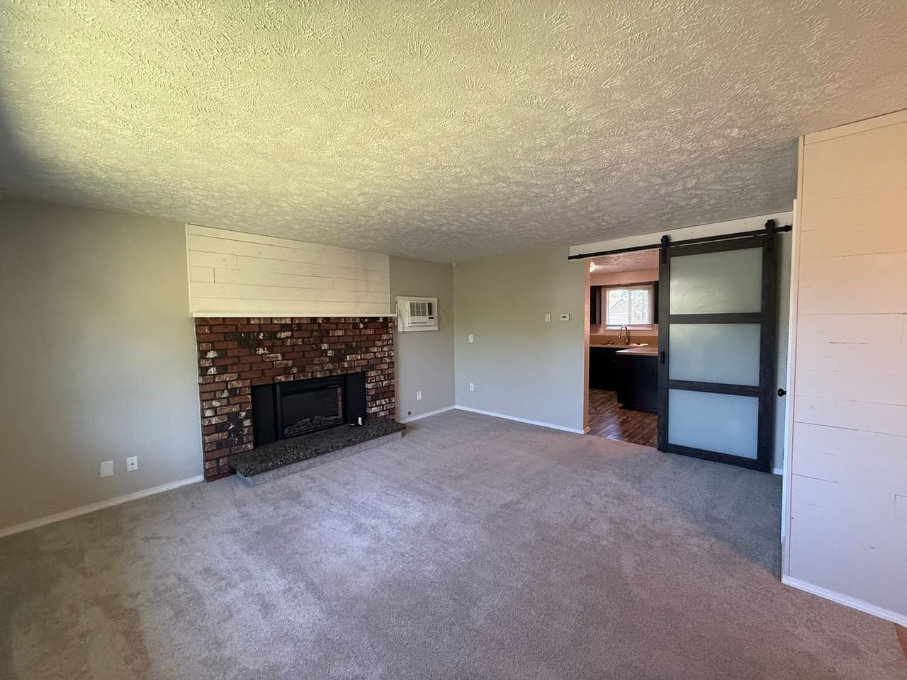 1004 E Joseph Ave - Photo 2 of 15