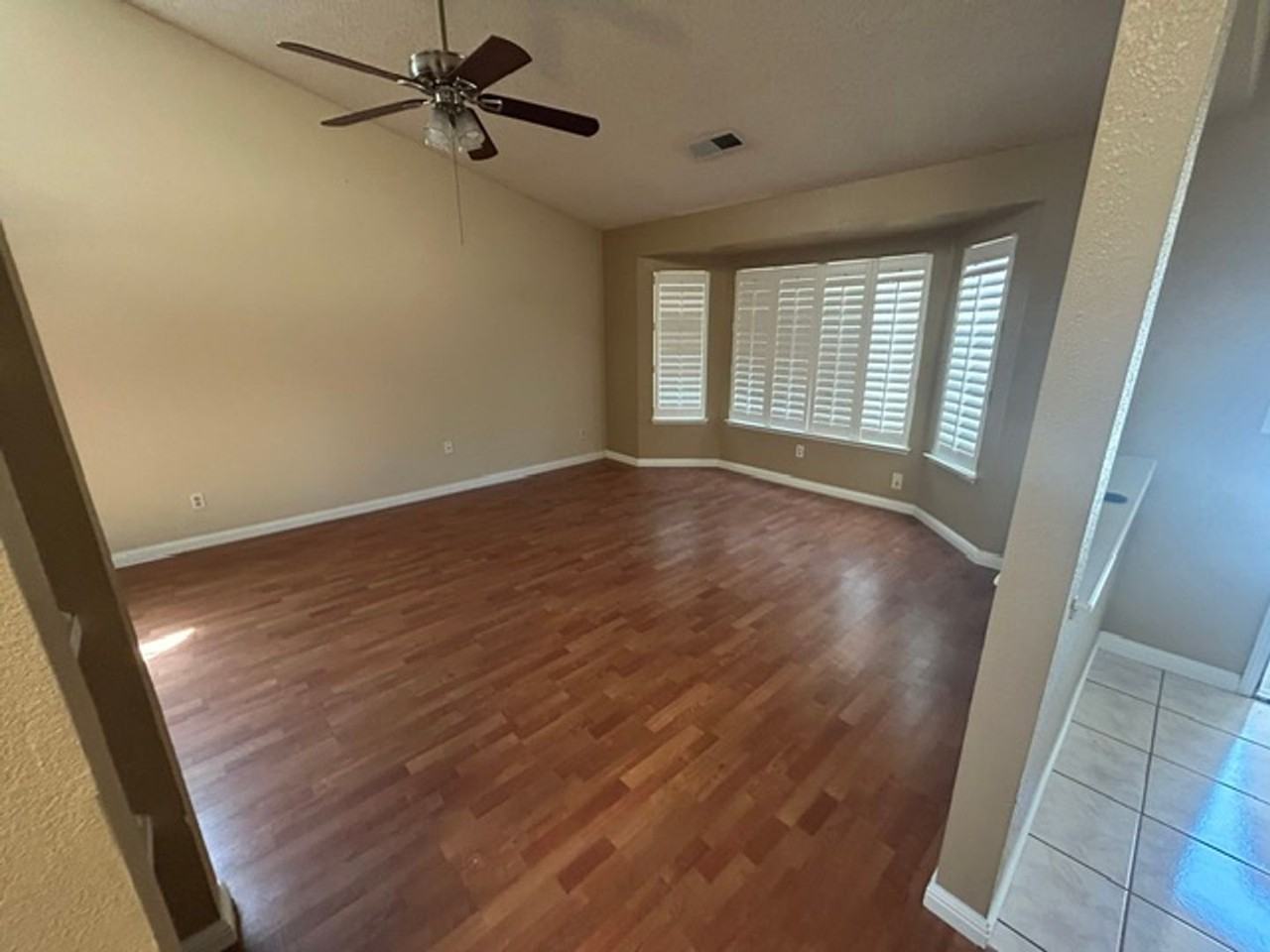 4927 W Hemlock Ave - Photo 3 of 23