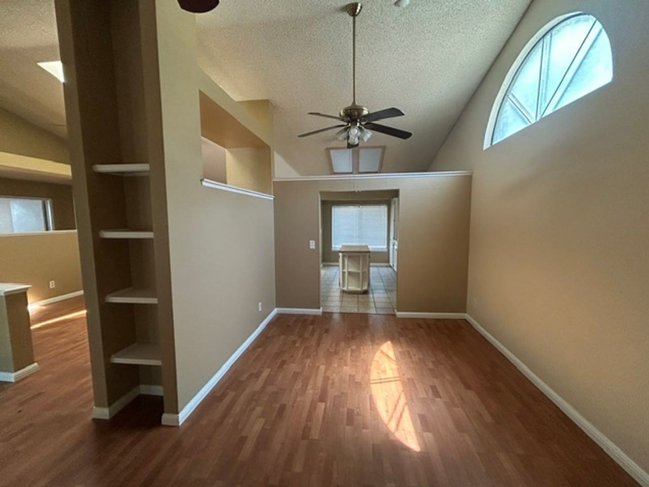 4927 W Hemlock Ave - Photo 4 of 23