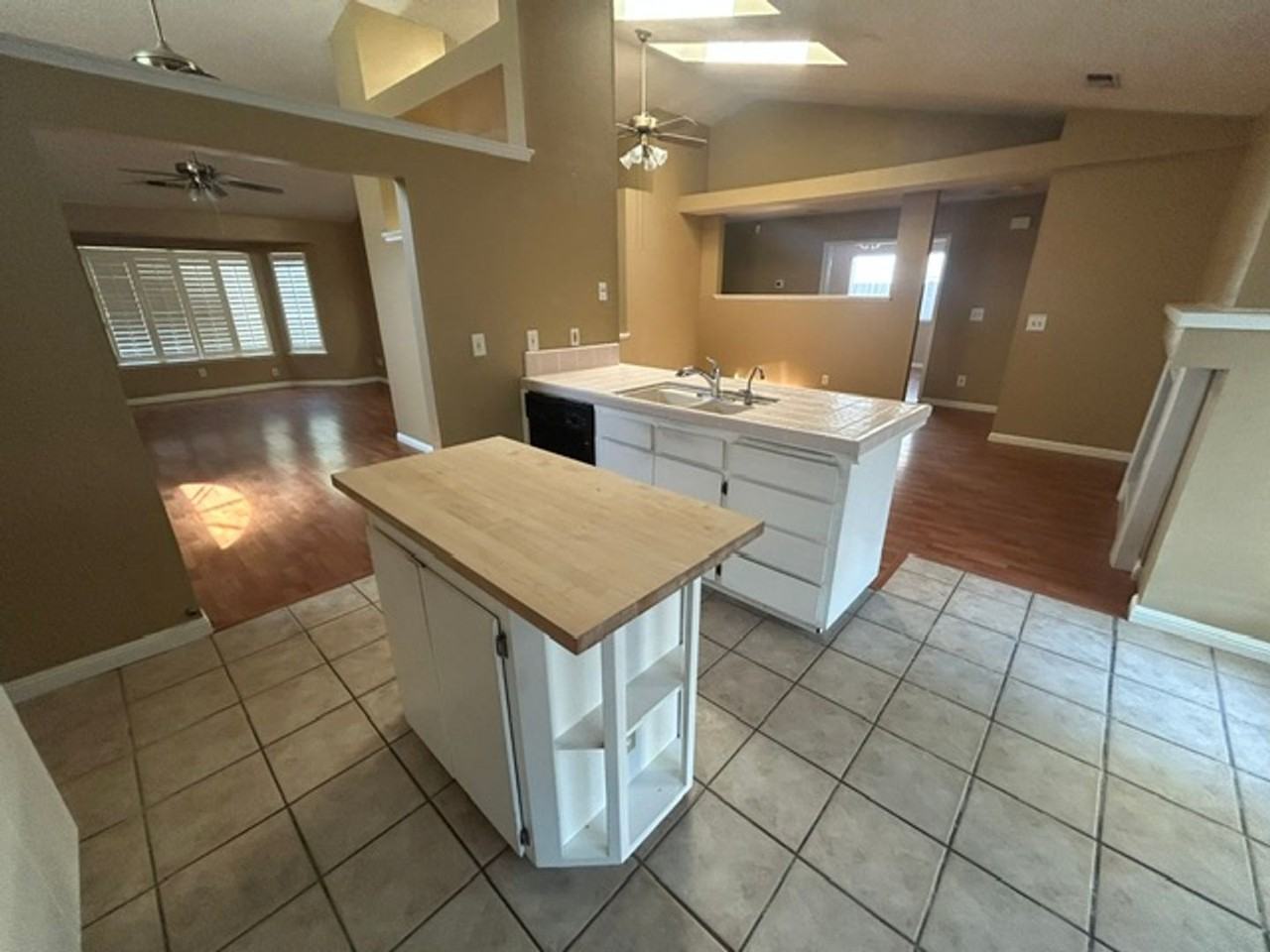 4927 W Hemlock Ave - Photo 6 of 23