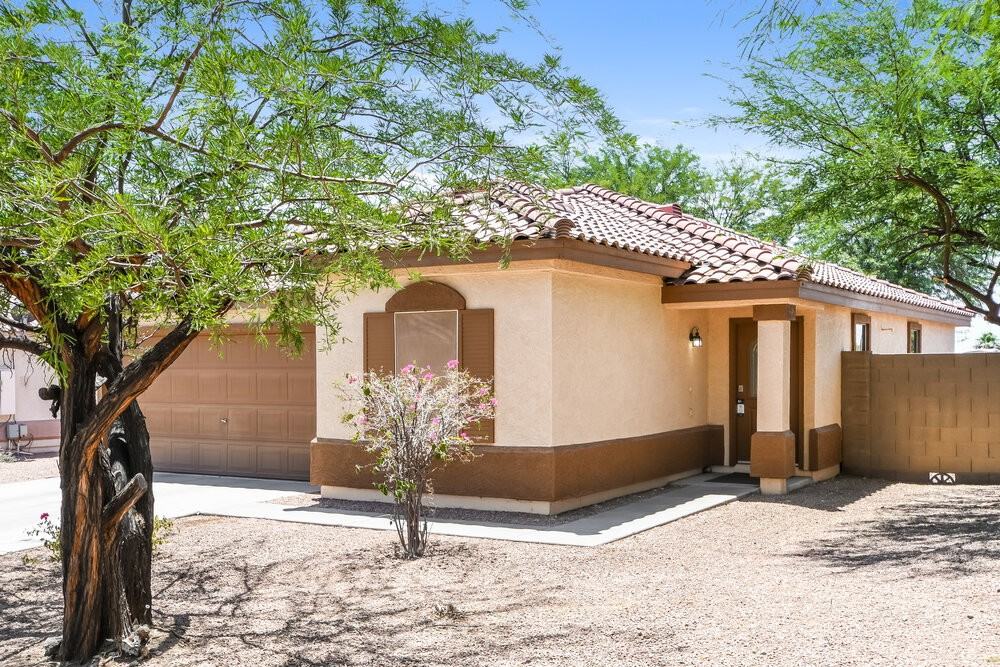 1006 S Clancy Cir - Photo 3 of 16