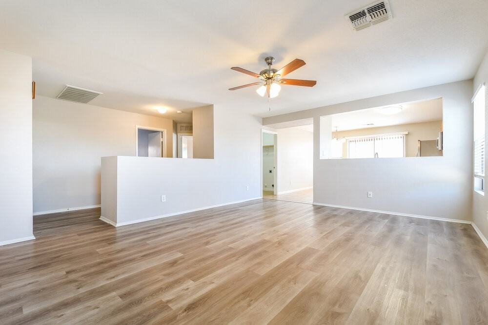 1006 S Clancy Cir - Photo 4 of 16