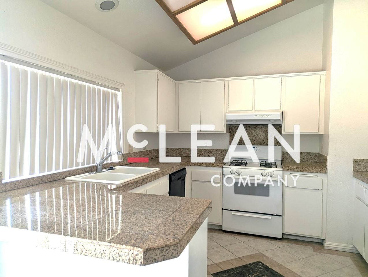 3270 N Sandspring Dr - Photo 4 of 9