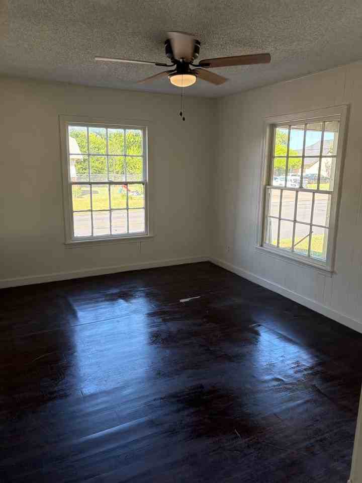 2501 Proctor Ave - Photo 2 of 10