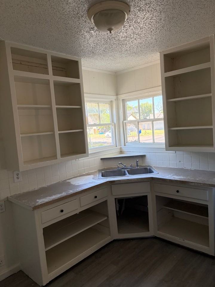 2501 Proctor Ave - Photo 4 of 10