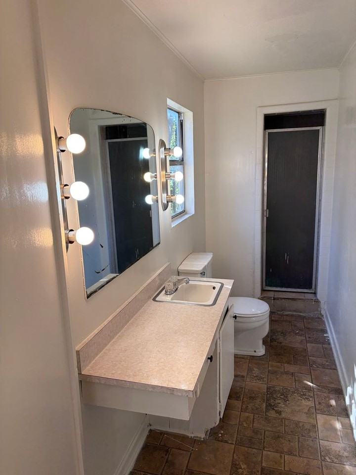 2501 Proctor Ave - Photo 5 of 10