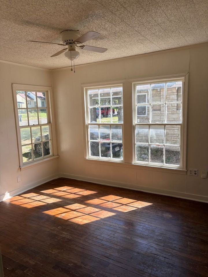 2501 Proctor Ave - Photo 7 of 10