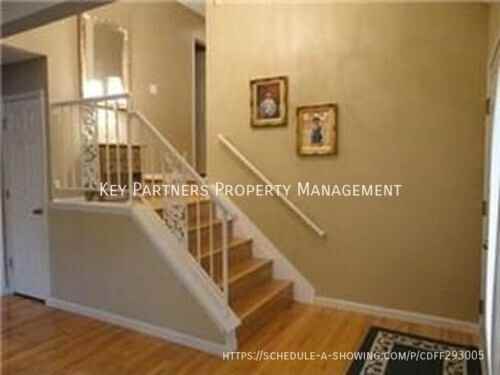 2147 E 152nd St - Photo 2 of 19