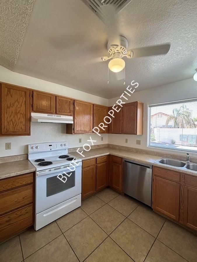 3472 W Sky Ridge Loop - Photo 2 of 25