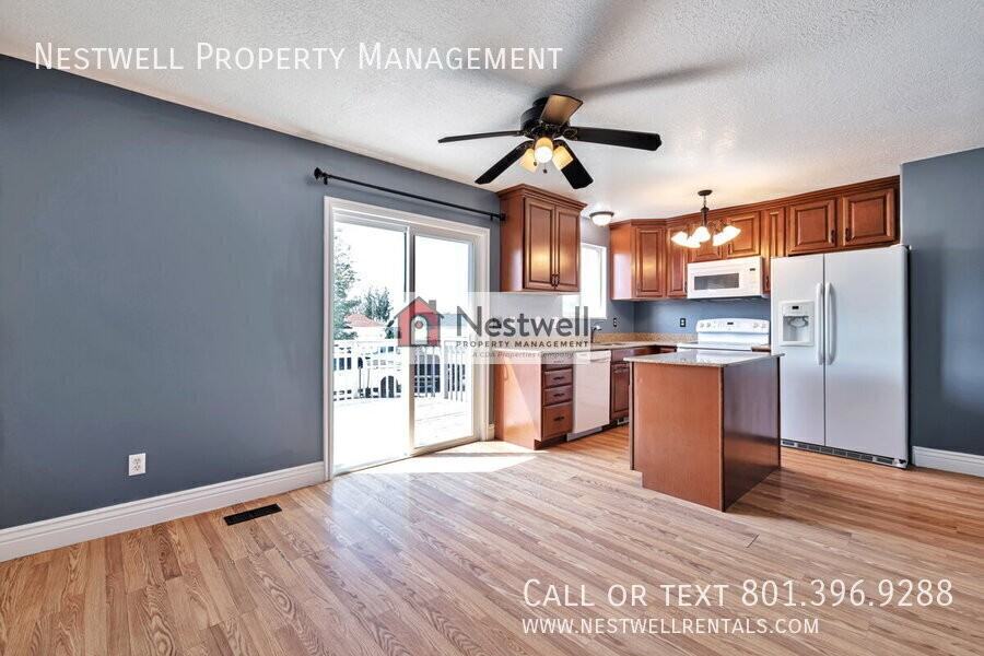 220 W 90 N - Photo 2 of 19