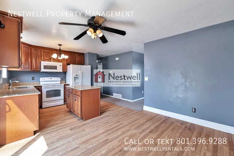 220 W 90 N - Photo 4 of 19